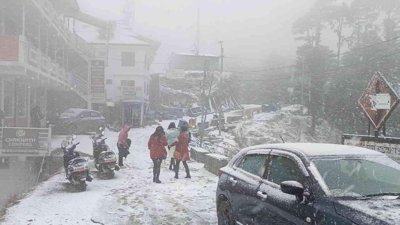Snowfall in Chakrata Second snowfall of the season Uttarakhand Weather News Update