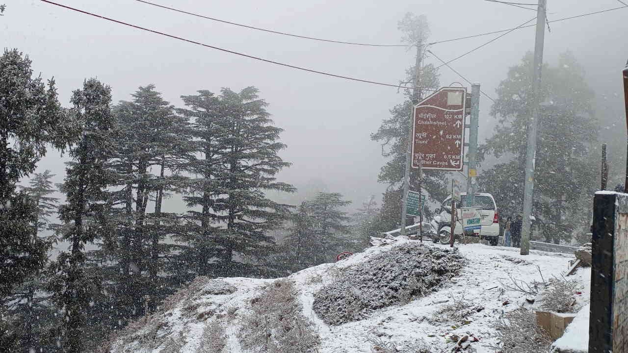 Snowfall in Chakrata Second snowfall of the season Uttarakhand Weather News Update
