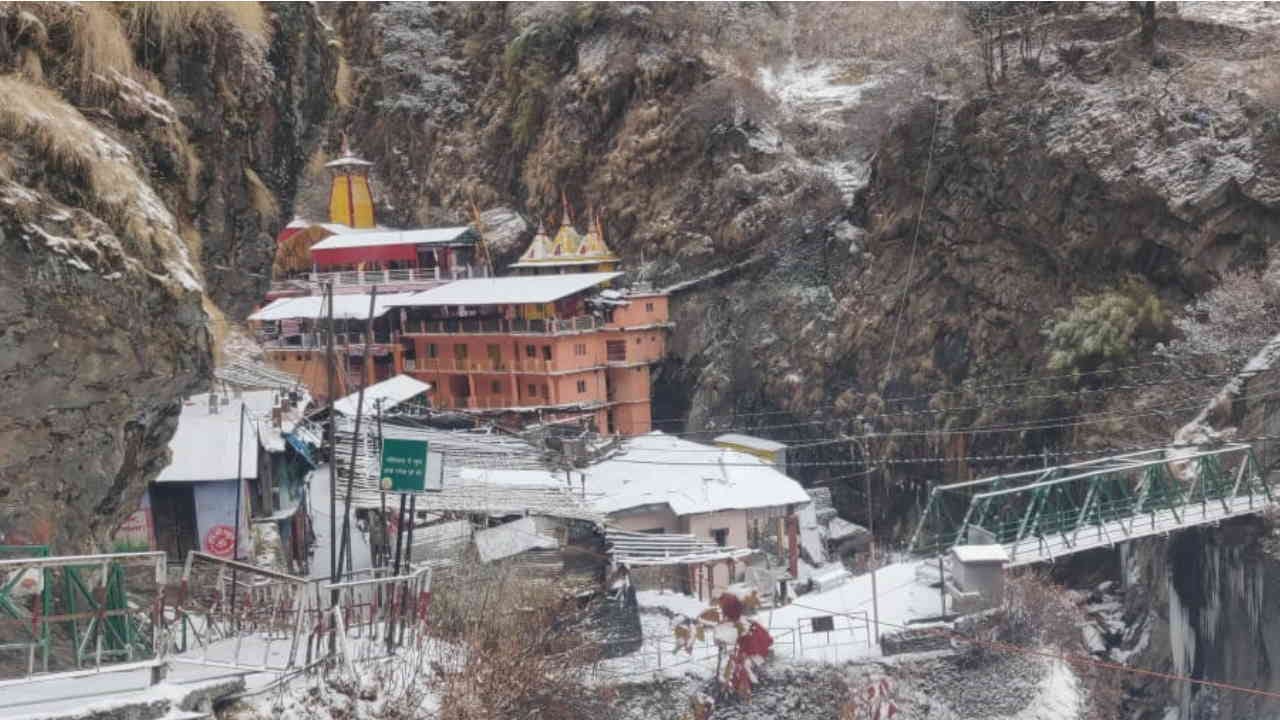 Surya Kund in Yamunotri Dham Pilgrims boil rice in Surya Kund and take it home as prasad Chardham yatra 2025