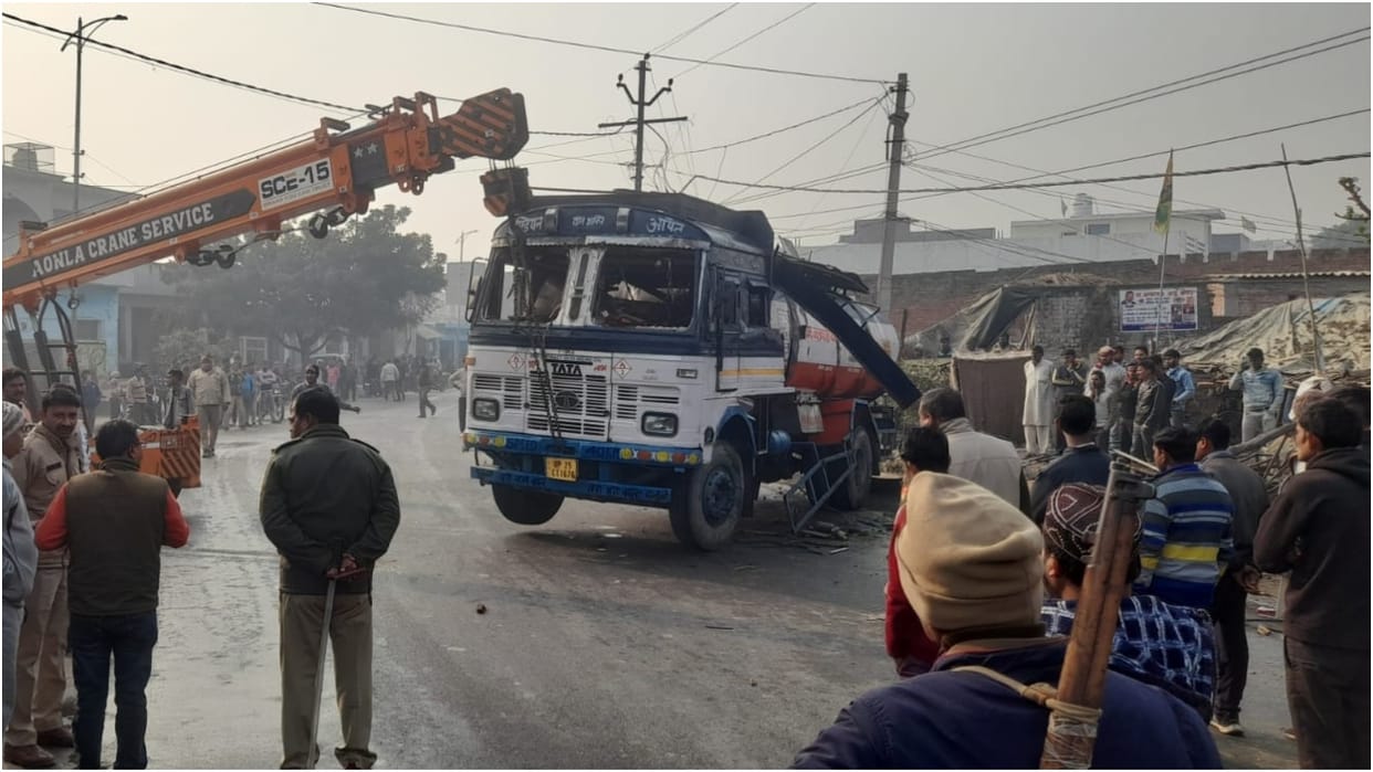 Tanker tank burst driver and helper got burnt in the fire in Bareilly