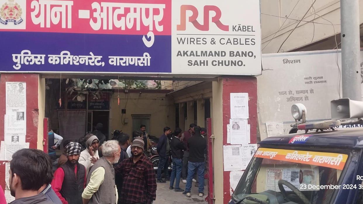 SDO attacked by advocate due to came to cut connection in varanasi