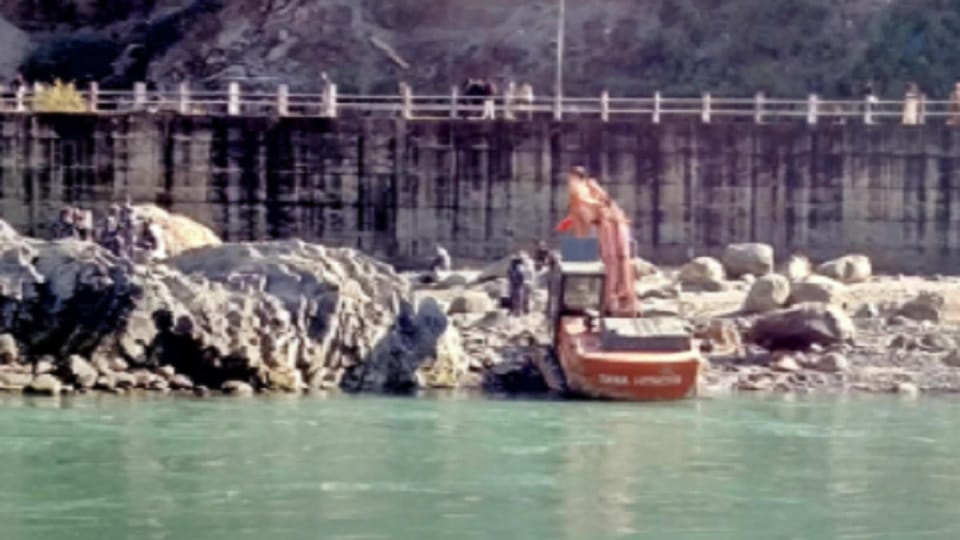 Some people of Nepal pelted stones when construction of embankment started