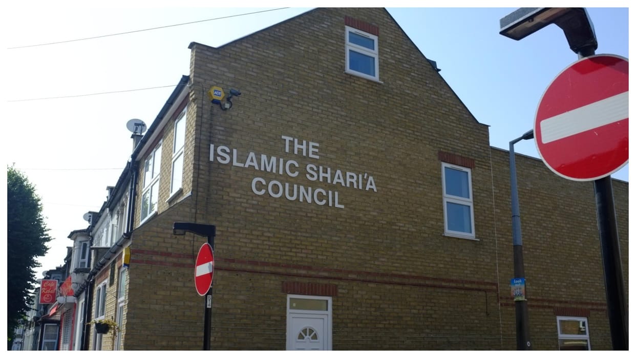 us Texas governor announces ban on Sharia law urges reporting of compliance attempts