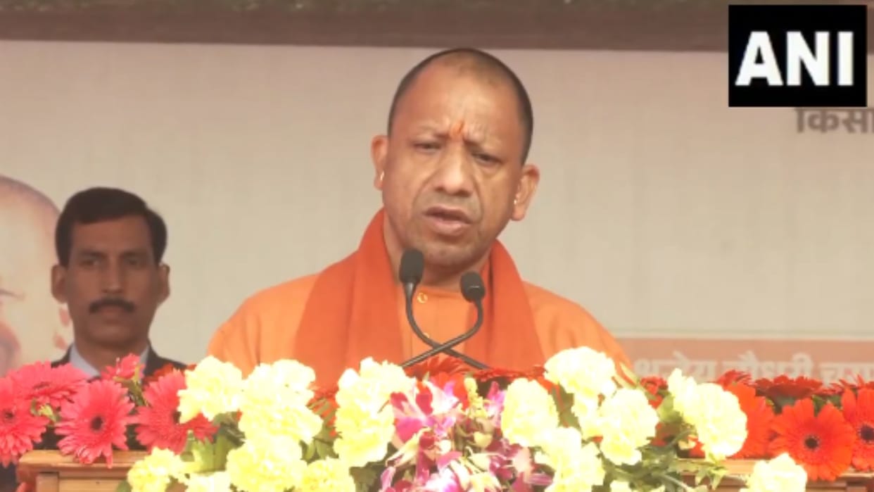 CM Yogi Adityanath addresses at distribution of tractors and prizes to farmers.