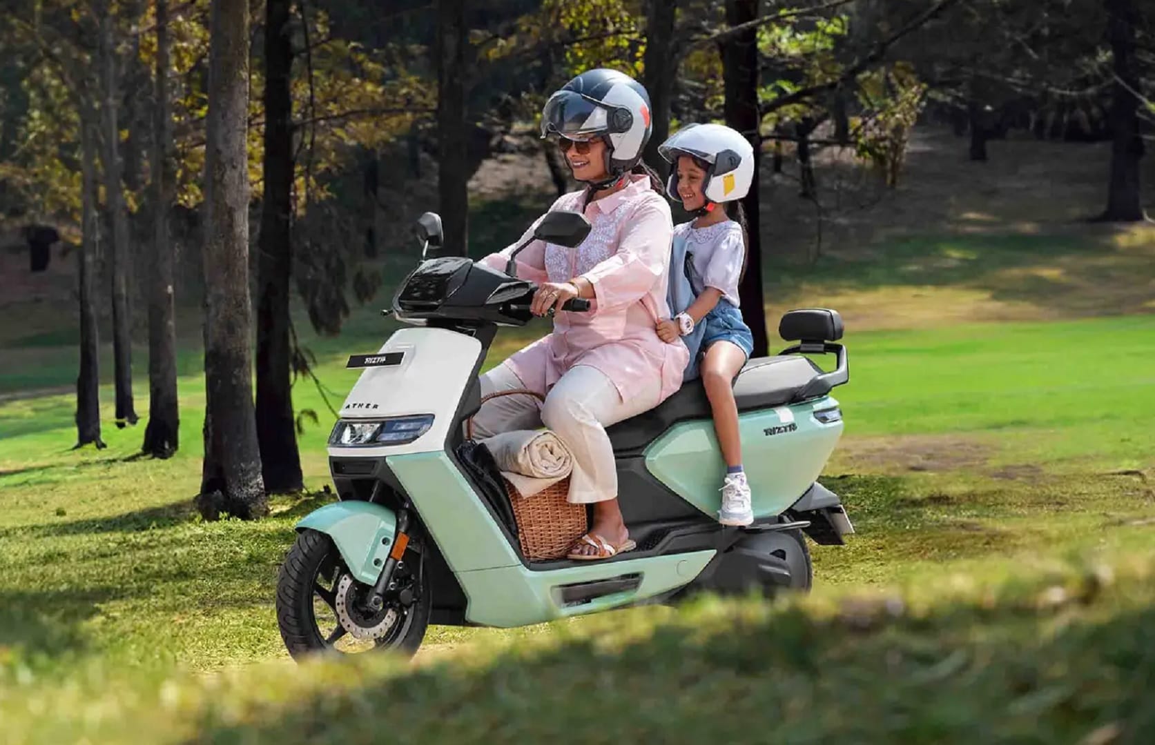 Bajaj Chetak 3501 vs Ather Rizta Electric Scooter Comparison Know Details