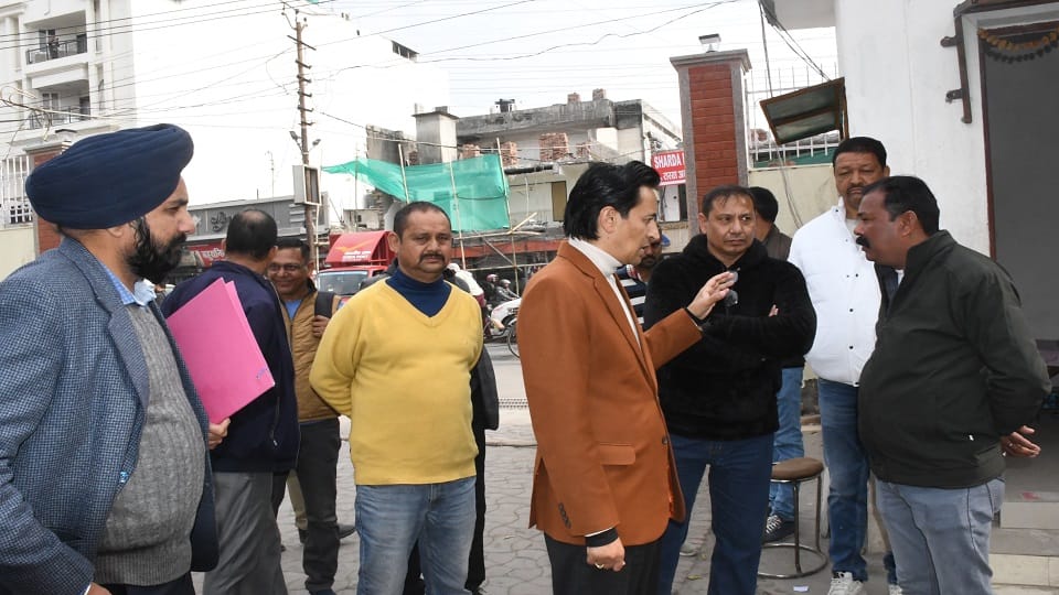Commissioner Deepak Rawat furious after seeing illegal taxi stands at various places in haldwani