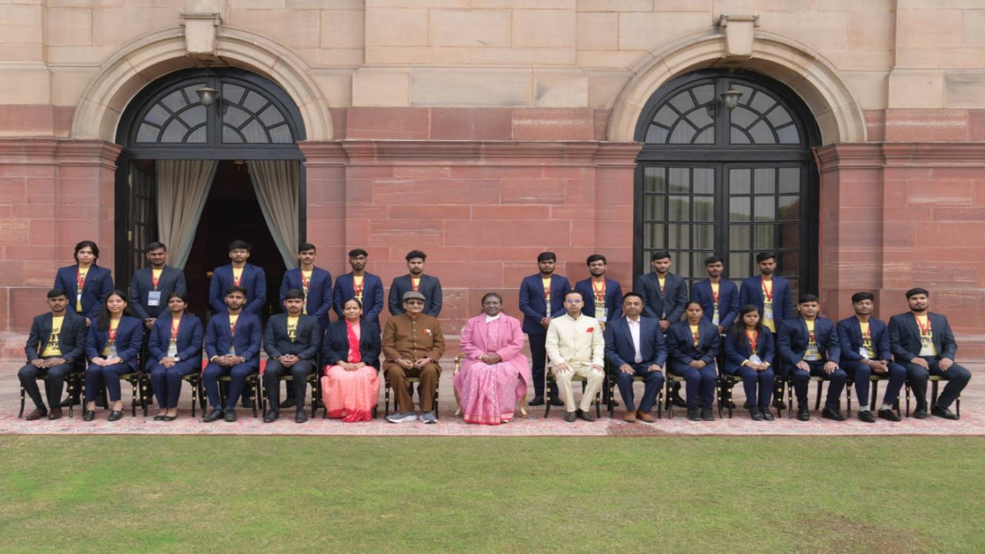 Bihar News Brilliant children of Avsar Trust met President Draupadi Murmu