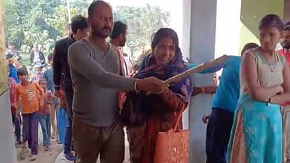 There was fierce fight between two teachers for sitting on chair in government school in Gopalganj