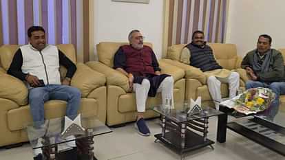 Bihar News Giriraj Singh attacks opposition in Begusarai supports Fadnavis on identifying Bangladeshis