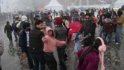 Himachal News Snowfall boosts tourism on Christmas apple horticulture gets a boost