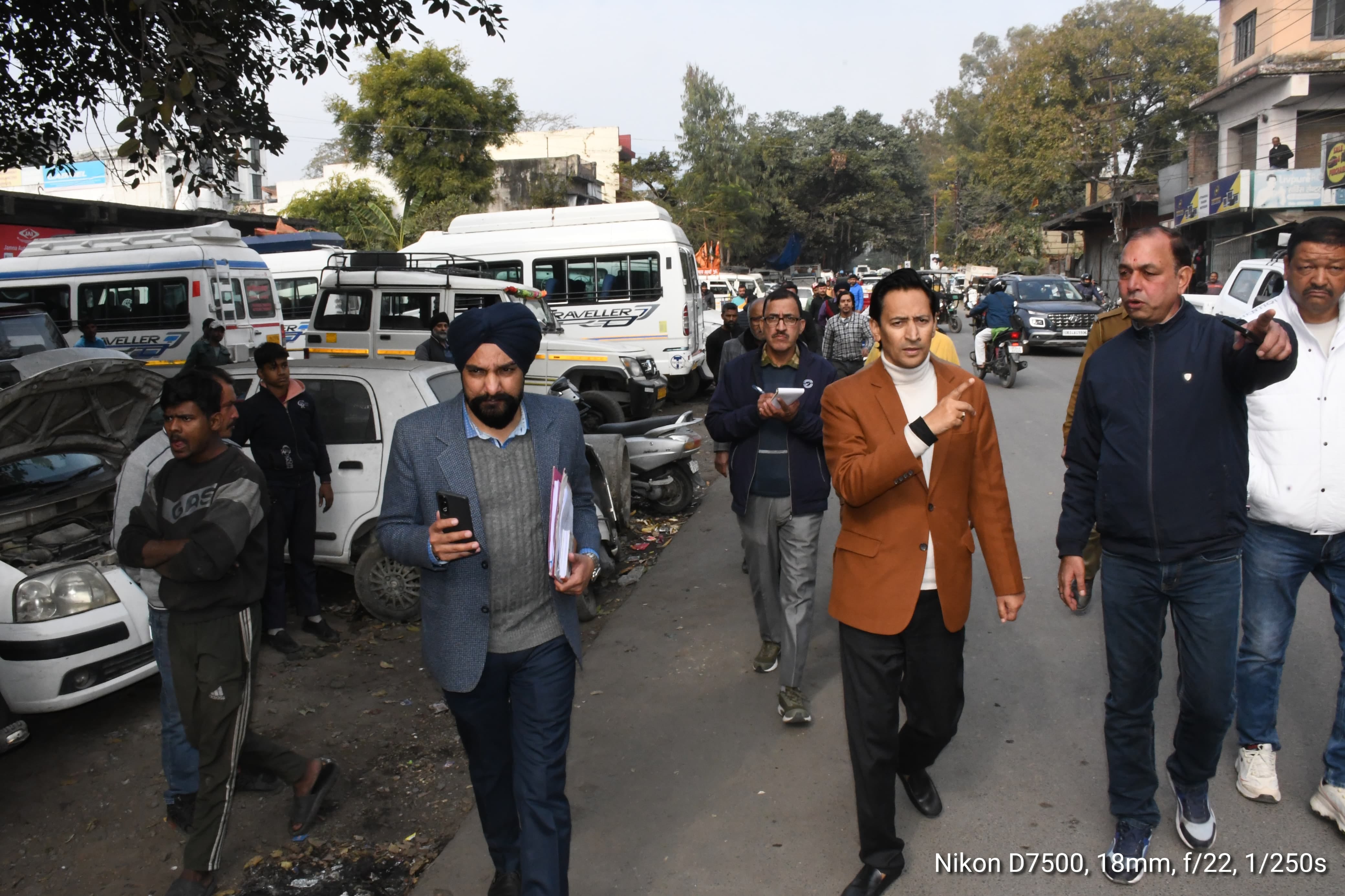 Commissioner Deepak Rawat furious after seeing illegal taxi stands at various places in haldwani