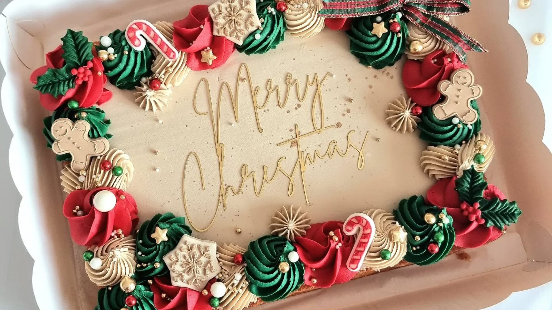 Christmas Cake Decoration Ideas with images 2024