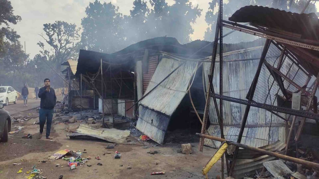 Anuppur News: 12 shops burnt to ashes in a fire caused by a short circuit late at night