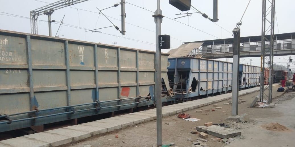 Trains ran on the new boulder free track of Govindpuri station trial was conducted by taking out goods train