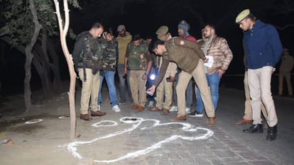 Bank robbery in Lucknow: Eight rounds of bullets were fired at the police team during the encounter, search fo