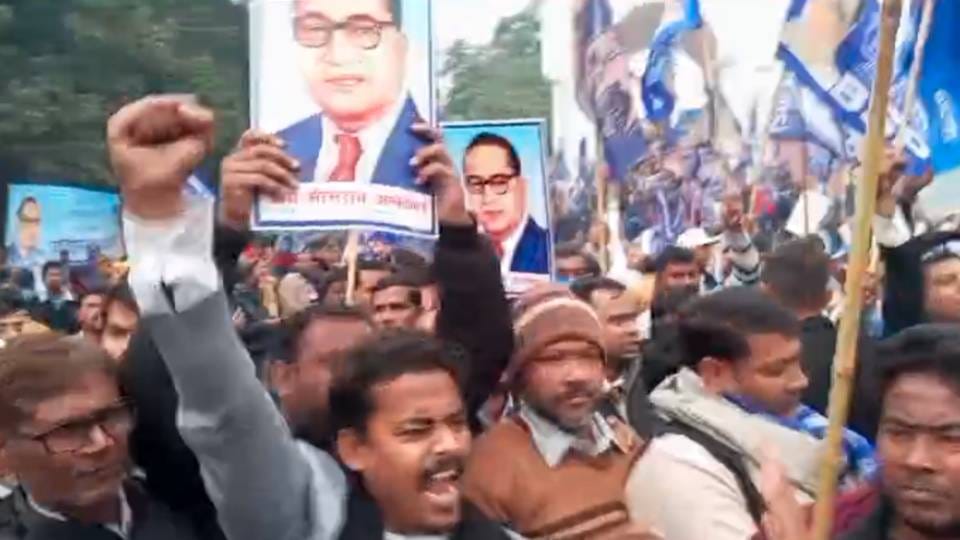 BSP workers protested across state against statement of Home Minister Amit Shah and demanded his resignation