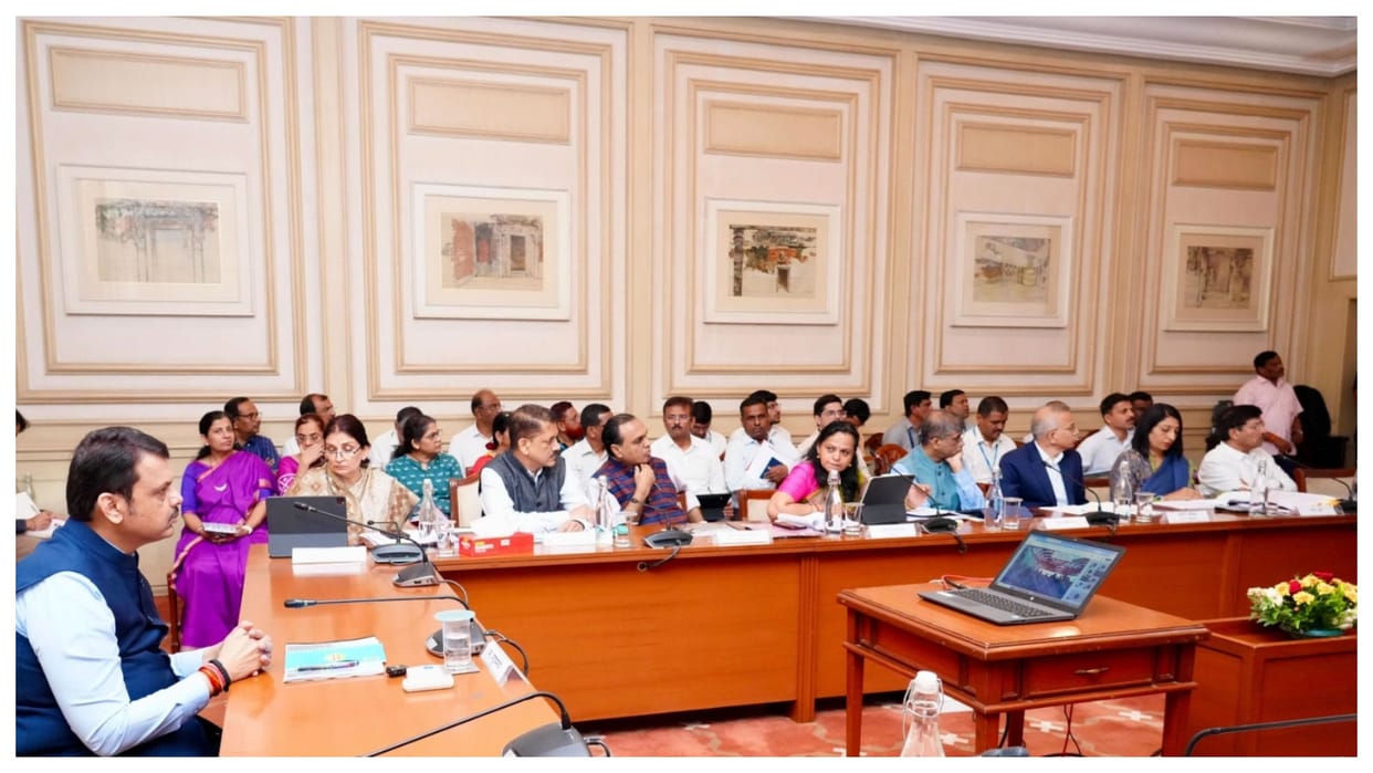 maharashtra Ladki Bahin scheme Transfer of aid resumes in phases cm devendra fadnavis green energy