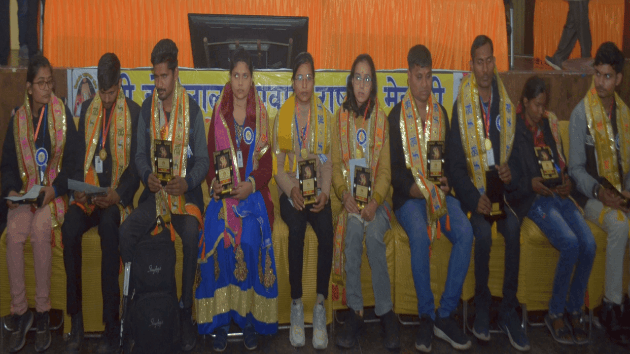 Scholarships worth 17.16 lakh rs provided to 93 meritorious students from 12 states