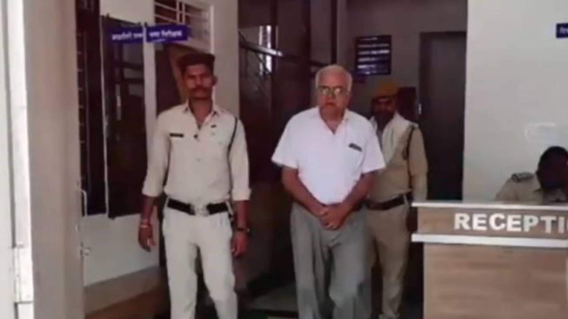 नमन ओझा के पिता