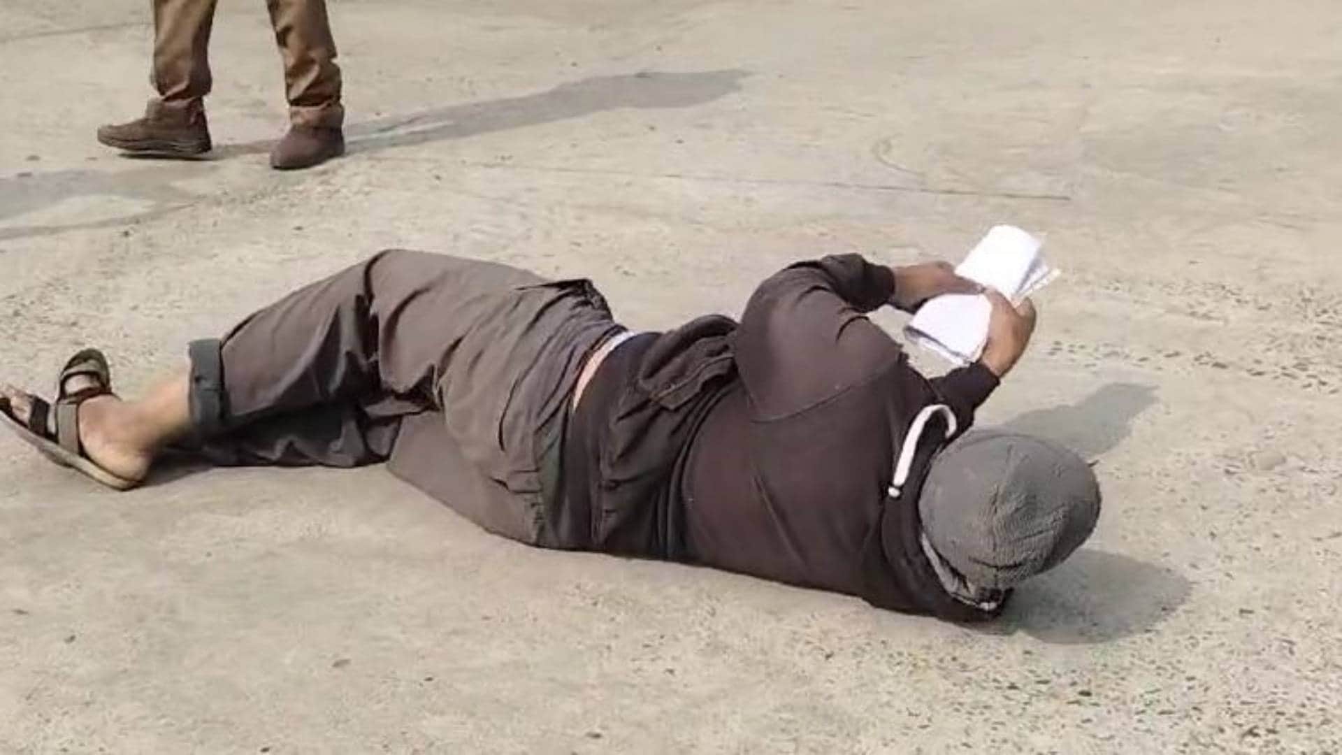 लोटता हुआ व्यक्ति