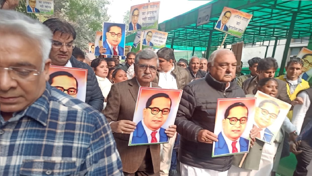Former CM protested in Rohtak against the comment on Baba Saheb, submitted a memorandum to DDPO