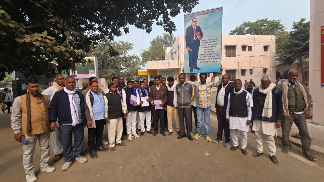 Karauli News: Opposition to Amit Shah's statement, BSP and Congress submitted memorandum to ADM
