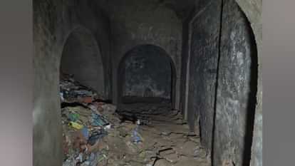 UP News Sambhal Tunnel building of ancient stepwell is emerging layer by layer in Sambhal