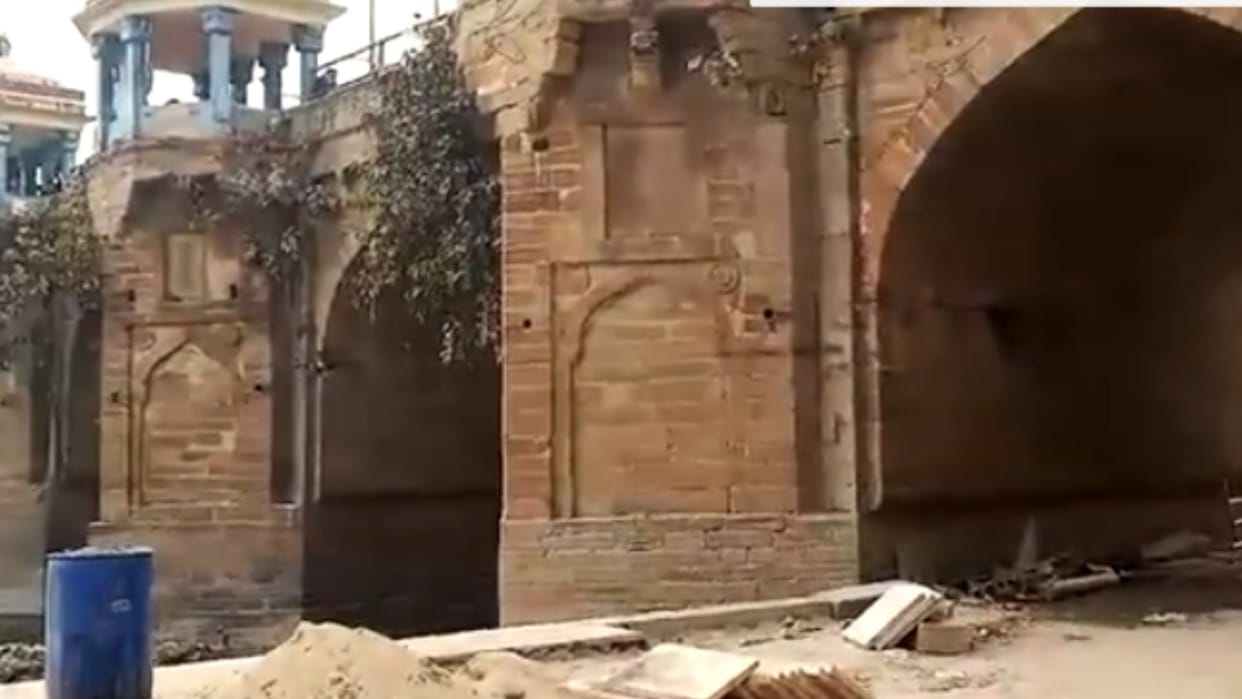 Sambhal Varanasi temple dispute then jaunpur claim of idol of Maa Kali inside wall of Shahi Bridge