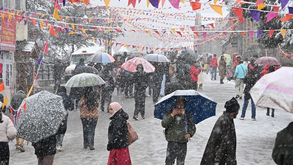 Snowfall in Himachal, Uttarakhand, Jammu and Kashmir, rain in many areas including Delhi