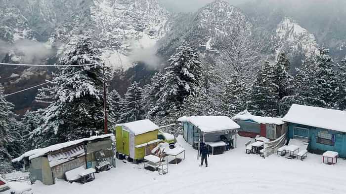 Snowfall in Uttarakhand Mussoorie Harshil Char Dham Kedarnath Badrinath Gangotri Yamunotri Watch Photos