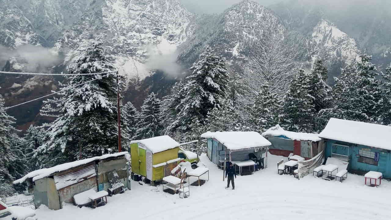 Auli hotel Booking Preparations in Auli for New Year 2025 celebrations bookings GMVN is full Read All Updates