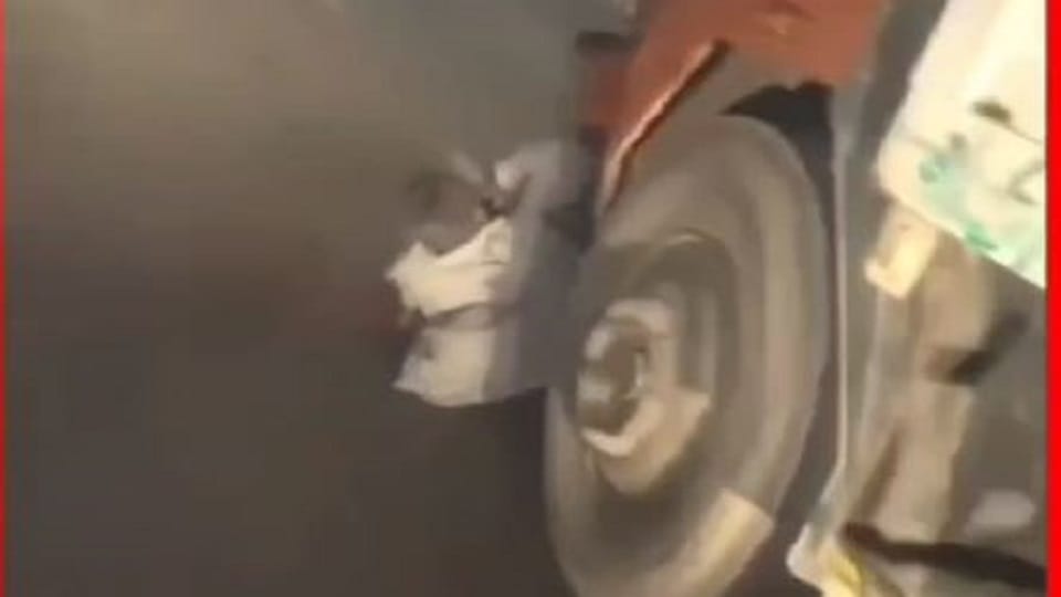 Two young men stuck between wheels of truck running on highway you shudder after seeing these five pictures