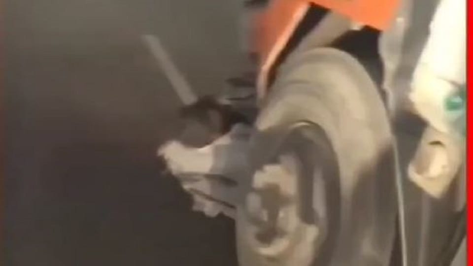 Two young men stuck between wheels of truck running on highway you shudder after seeing these five pictures