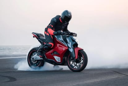 Top 5 Electric Motorcycles Under Rs 3 Lakh Oben Rorr Ultraviolette F77 Revolt RV400 And More