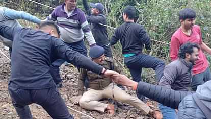 Bhimtal Bus Accident: दर्दनाक...27 लोगों को लेकर जा रही बस खाई में गिरी, हादसे की भयावह तस्वीरें आई सामने Bhimtal Bus Accident roadways bus Accident near Amdalli Death many people injured Almora Haldwani Watch Photos