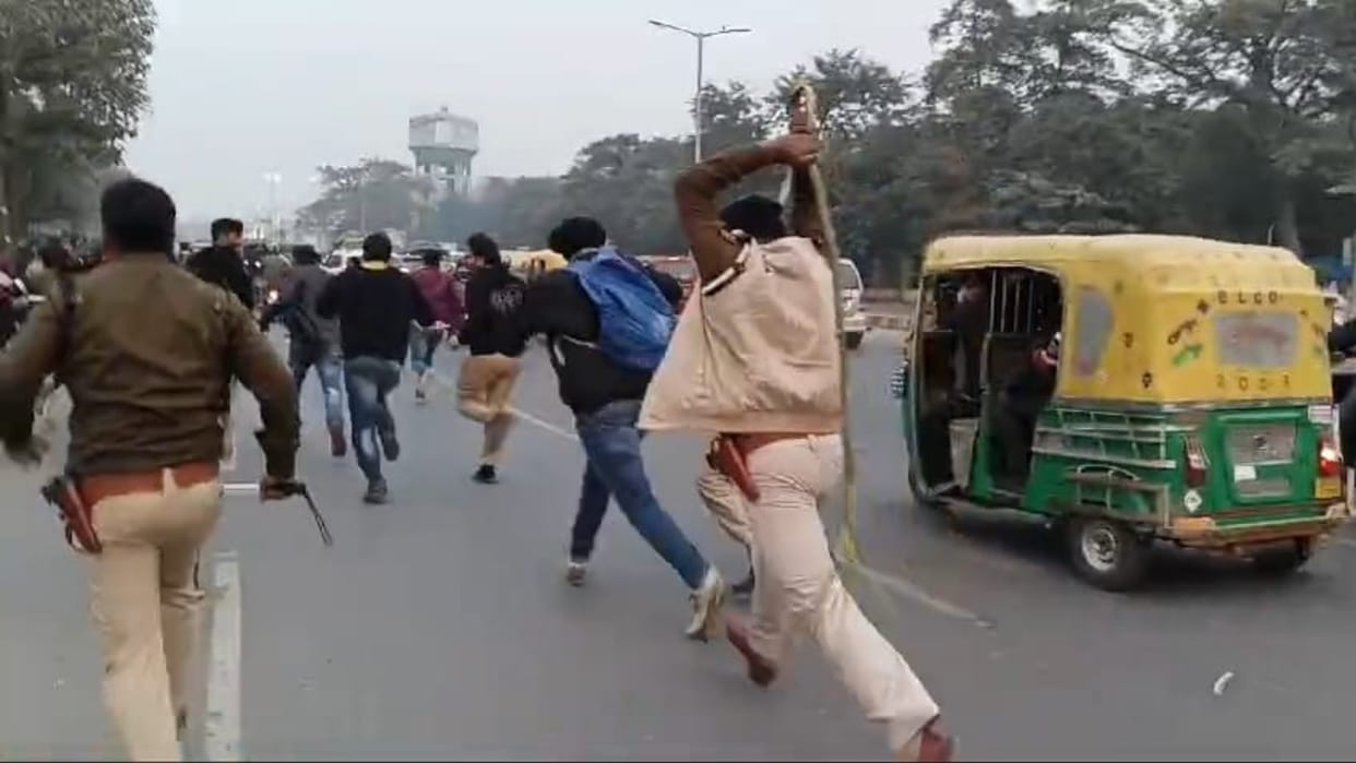 BIhar News : Bihar Police lathicharged BPSC exam candidates, protested near BPSC office Patna bihar hindi news