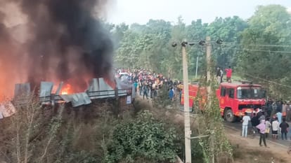 Bihar News: Huge fire breaks out in Madhubani's junk warehouse, property worth about 50 lakhs burnt