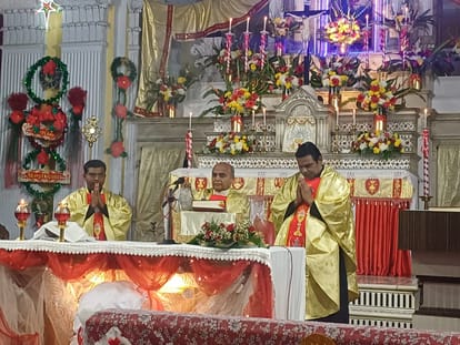 Christmas Day: Christmas celebrations everywhere, churches bathed in colorful lights, special prayers