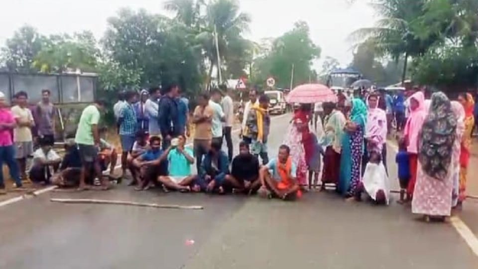 ग्रामीणोंं ने एनएच किया जाम