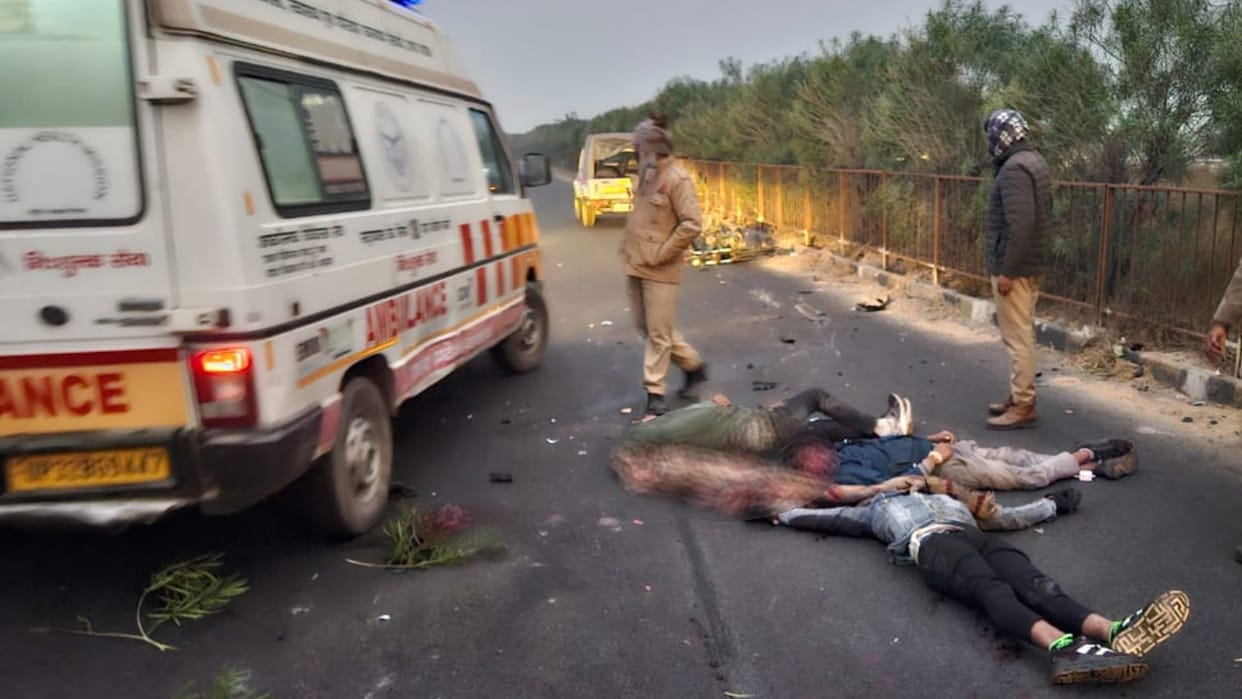 Two died in an accident on Grakhpur Ayodhya highway in Gonda.