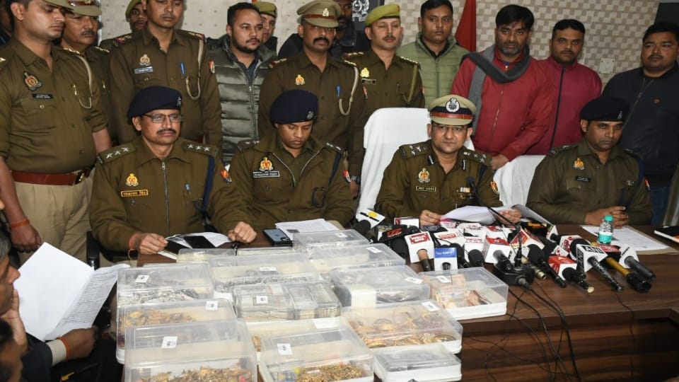 Lucknow Overseas Bank robbery case Five special SIMs were used in the crime