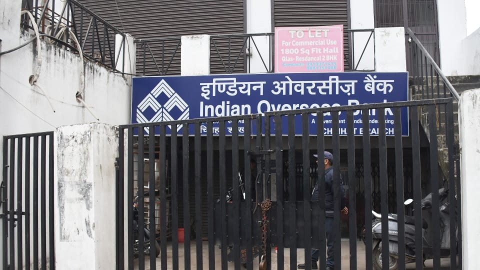 Lucknow Overseas Bank robbery case Five special SIMs were used in the crime