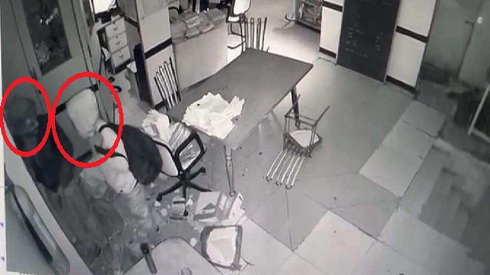 Lucknow Overseas Bank robbery case 22 second Footage surfaced in case of theft of crores from Bank see photos