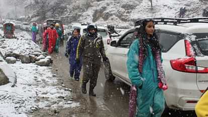 Himachal Snowfall Kufri-Narkanda and Solanganala 223 roads closed 10 thousand tourists trapped in snow rescued