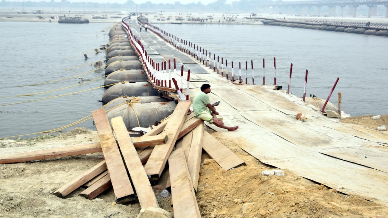 Claim of building 22 pontoon bridges, only nine suitable for traffic in mahakumbh