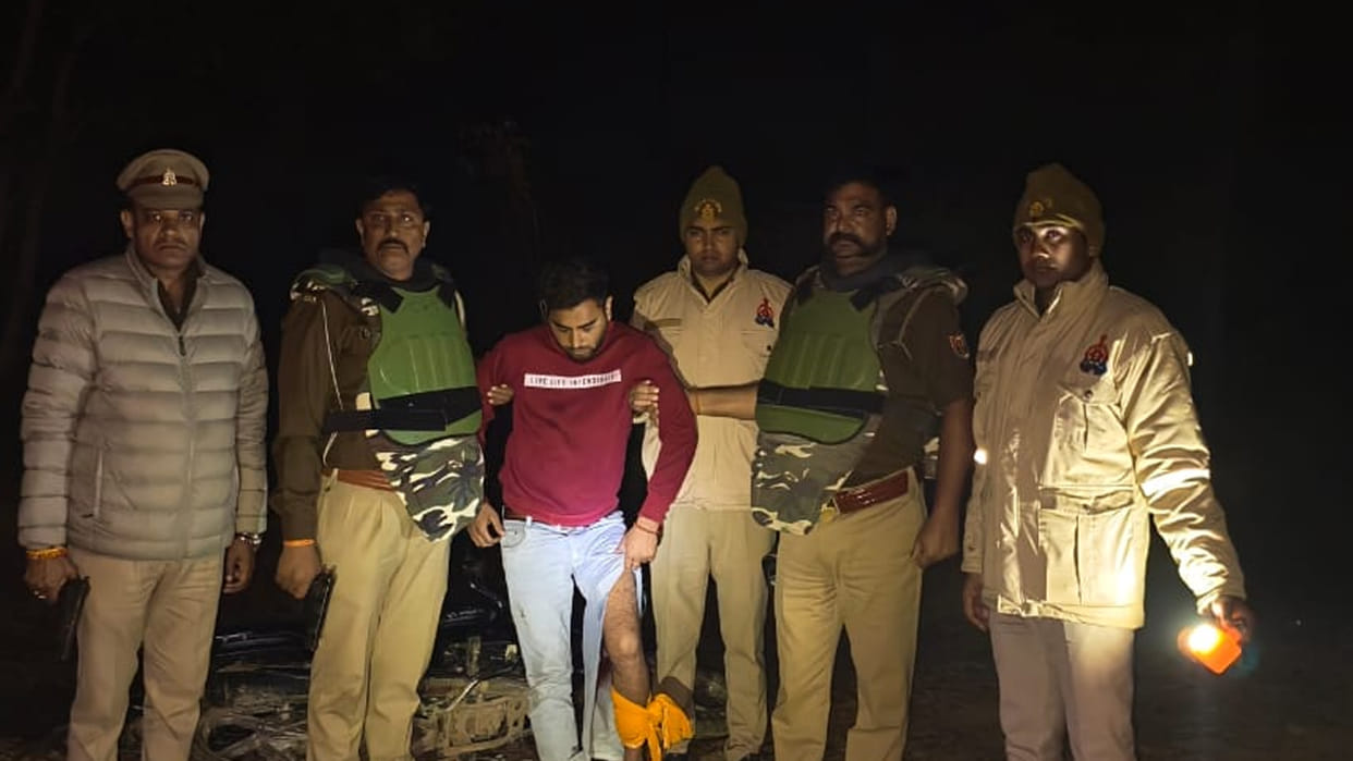 Etawah: Police caught the wanted criminal after laying siege in an encounter