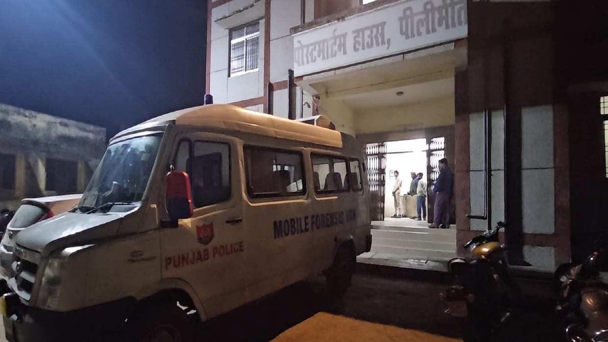 Pilibhit Encounter news Ambulance carrying bodies of terrorists meets with an accident in Rampur