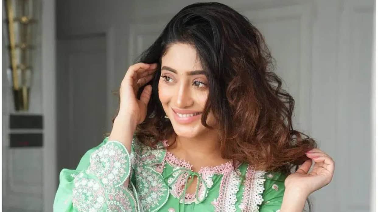 Shivangi Joshi Tv Actress Undergo Cosmetic Procedure Claim Went Viral