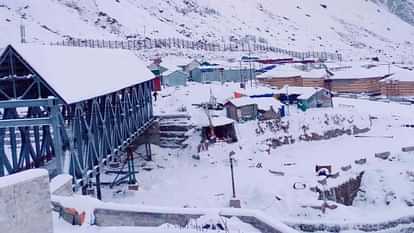 Snowfall In Kedarnath One Feet Of Snow Accumulated In Kedarnath More Than 20  Workers Returned - Amar Ujala Hindi News Live - Snowfall In Kedarnath:धाम  में एक फीट से अधिक बर्फ जमा,