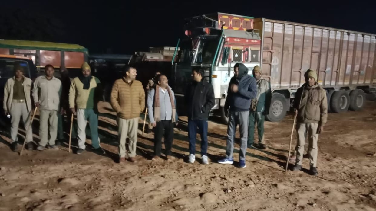 Operation Overload carried out in Mirzapur Action taken on 100 trucks chaos on the road